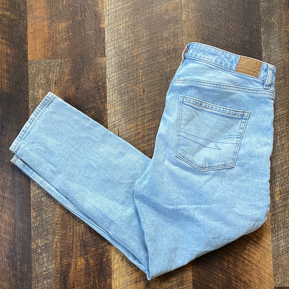 American Eagle Outfitters Light Blue Mom Strigid Jeans